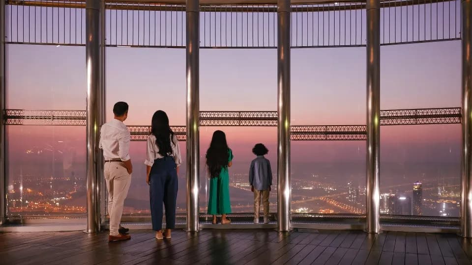 2 ב-1: At The Top, בורג’ ח’ליפה, קומות 124 ו-125, ו-Sky Views, קומה 51 - Image 1