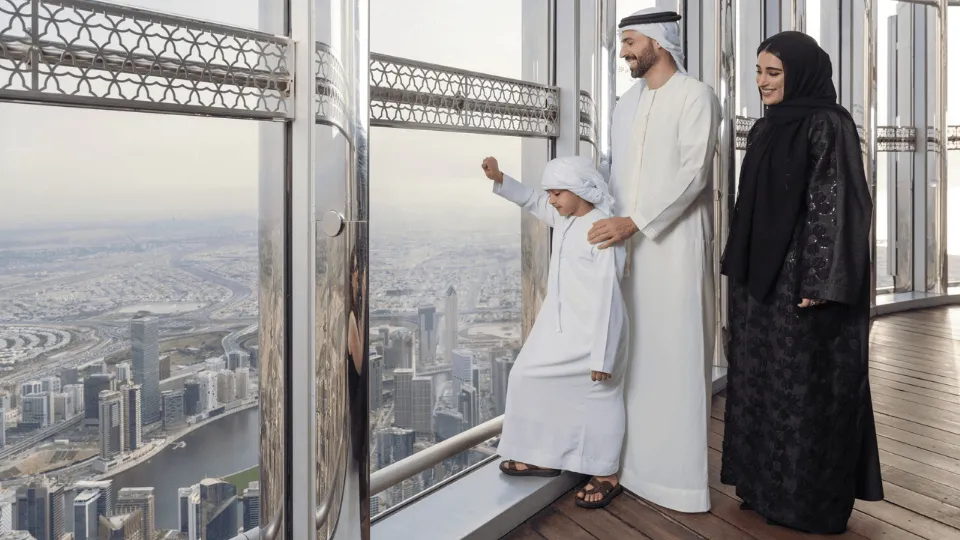 عرض صالة كبار الشخصيات: دخول الأطفال مجانًا - Image 1